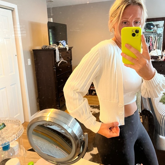 COPY - Aritzia Wilfred plunge cardigan - Picture 6 of 6